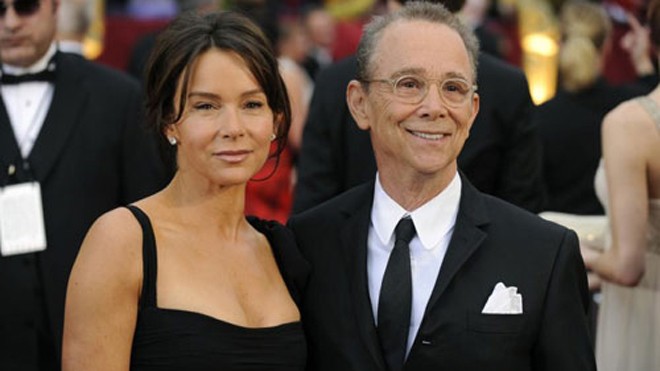 Joel Grey và con gái Jennifer Grey tại Oscar 2009. Ảnh: AP.
