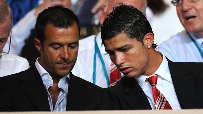 Ronaldo và "siêu cò" Jorge Mendes. 