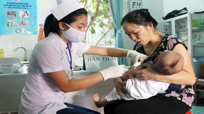 Tiêm vaccine- biện pháp phòng bệnh ho gà hữu hiệu. ảnh: P. V