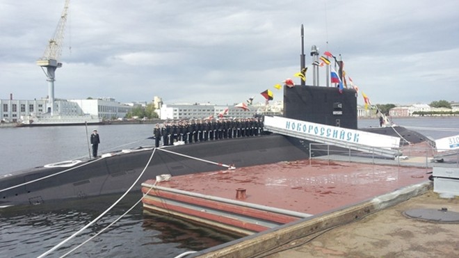 Tàu ngầm Kilo 636.3 đầu tiên của Nga, chiếc Novorossiysk tại lễ bàn giao cho Hải quân Nga ngày 22.8.2014 - Ảnh: Portnews.ru