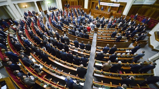 Quốc hội Ukraine vừa thông qua luật cho phép bắn binh sĩ đào ngũ . Ảnh: RIA Novosti