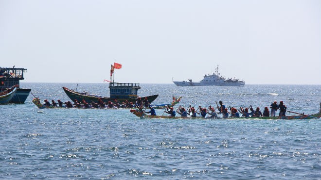 Sôi nổi lễ hội đua thuyền Tứ linh đảo Lý Sơn