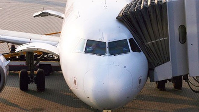 Máy bay thuộc hãng hàng không Dragonair bị buộc phải hoãn hơn 2 tiếng rưỡi (Ảnh: SCMP)
