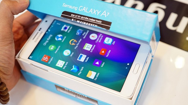 Samsung Galaxy A7 'mình hạc xương mai'