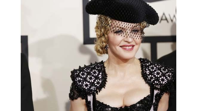Madonna tố bị phân biệt đối xử vì... quá già!