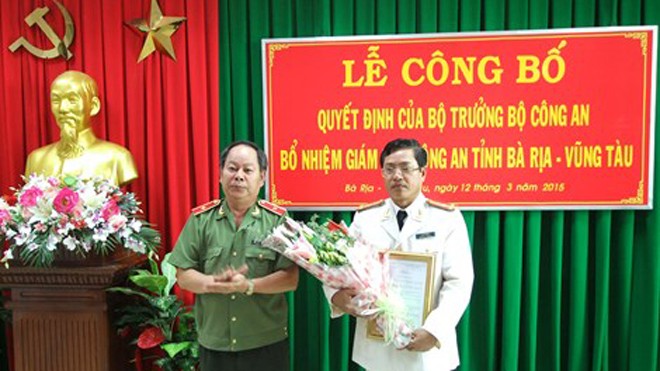 Đại tá Lê Tôi Sủng- Giám đốc công an tỉnh Bà Rịa-Vũng Tàu (bên phải).