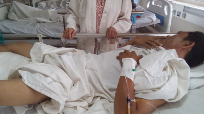 Anh Nguyễn Gia Hải - tài xế xe tải đang được điều trị tại bệnh viện quốc tế Huế.
