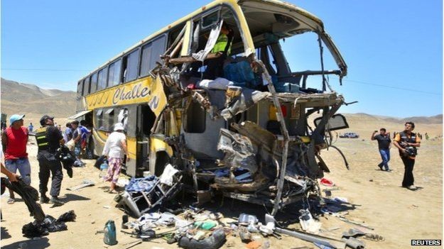 Tai nạn xe buýt kinh hoàng, hàng trăm người thương vong