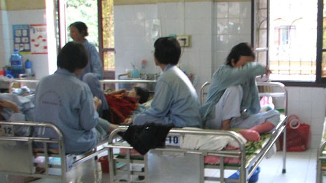 Bệnh nhân điều trị lupus ban đỏ hệ thống tại Trung tâm Dị ứng - Miễn dịch lâm sàng, Bệnh viện Bạch Mai. Ảnh: MT.