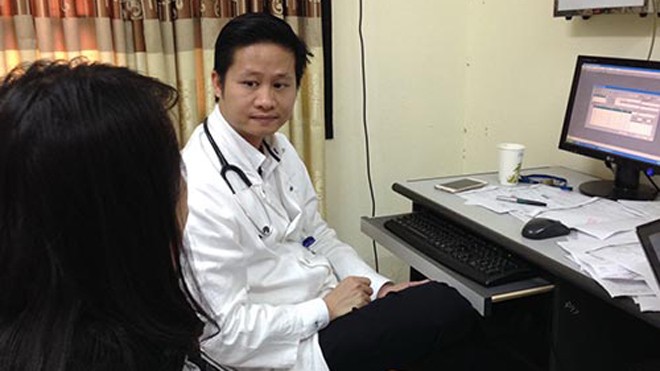Tư vấn, điều trị cho bệnh nhân bị viêm da tiếp xúc do mỹ phẩm tại Trung tâm Dị ứng - Miễn dịch lâm sàng Bệnh viện Bạch Mai
