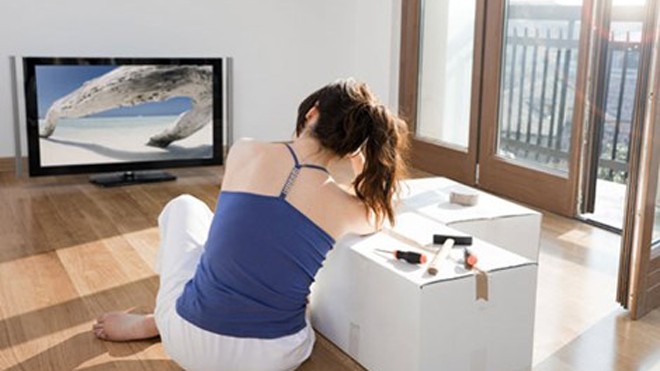 Giảm thời gian ngồi trước tivi có thể giúp bạn đốt thêm được nhiều hơn calo mỗi ngày. Hình minh họa.