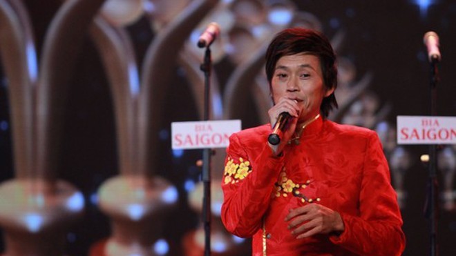 Nghệ sĩ Hoài Linh phát biểu nhận giải tại Mai Vàng 2014.
