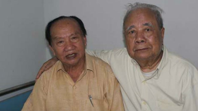 Với bác sĩ Nguyễn Văn Hòa (bên phải), người đồng đội năm xưa.
