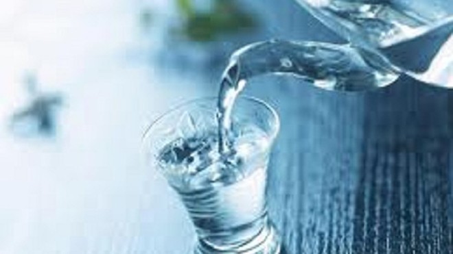 Nước đun sôi để nguội bạn đang uống bẩn ra sao?