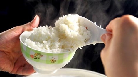 Gạo sẽ trở nên cứng sau khi được nấu chín.
