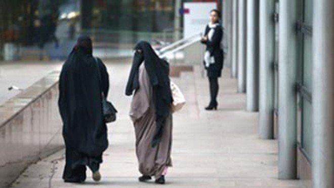Hà Lan cấm đeo mạng che mặt tại một số nơi công cộng