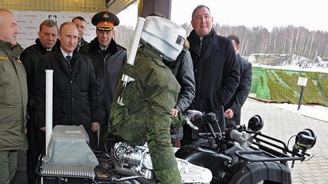 Tổng thống Vladimir Putin thăm một dự án phát triển robot chiến đấu của Nga