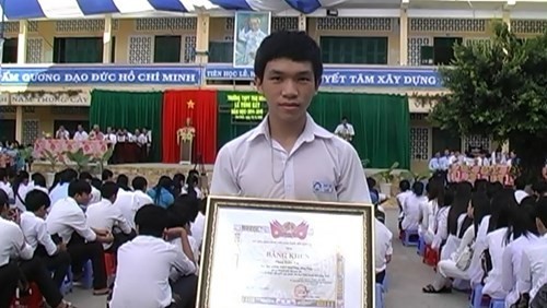 Cậu học trò mê khoa học Phan Xuân Trí. 
