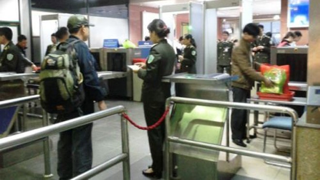 Khách quên đồ tại sân bay Nội Bài đã nhận lại đủ từ lực lượng an ninh (Ảnh minh họa: Lao Động)