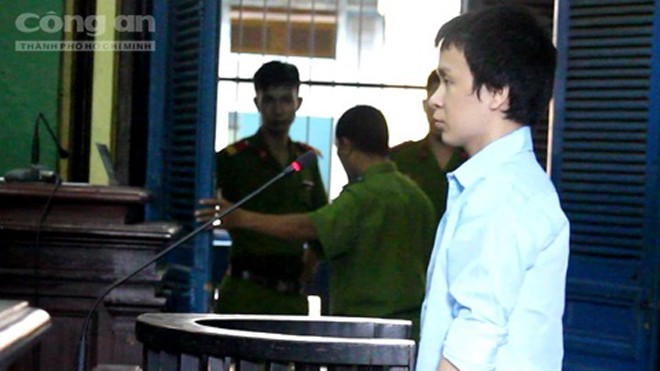 “Yêu râu xanh” nghe tòa tuyên án 9 năm tù - Ảnh: Kim Ngân
