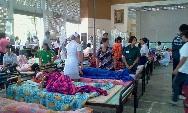 100 học sinh tiểu học Philippines đang phải cấp cứu tại bệnh viện Pangasinan sau khi ngộ độc kẹo cao su (Ảnh: Chiang)