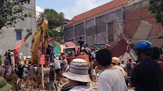 Hiện trường vụ sập nhà 2 tầng vùi lấp anh Mẫu. Ảnh: Quang Vân/ VnExpress 