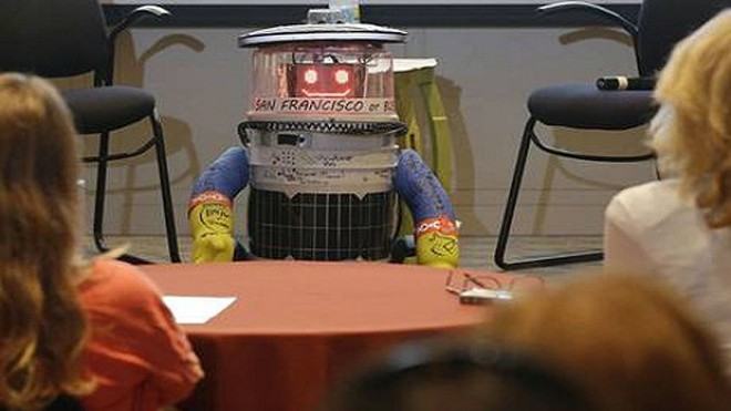 HitchBOT, robot chuyên đi nhờ xe, chính thức được giới thiệu với người dân Mỹ. Ảnh: AP.