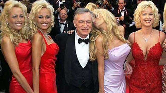 Hugh Hefner và các người đẹp Playboy.