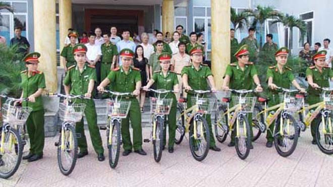 Công an một số tỉnh thành cũng đang tổ chức thí điểm tuần tra bằng xe đạp. Ảnh minh họa: Thái Thanh.