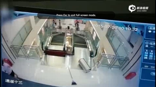 Một phụ nữ chết thảm vì bị thang máy cuốn