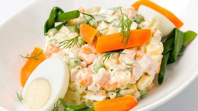 Những thành phần trong salad khiến bạn mãi không giảm cân