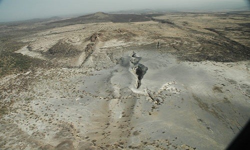 Khe nứt dài 56 km trên sa mạc Afar, Ethiopia, khi nhìn từ trên cao. Ảnh: Rochester University.