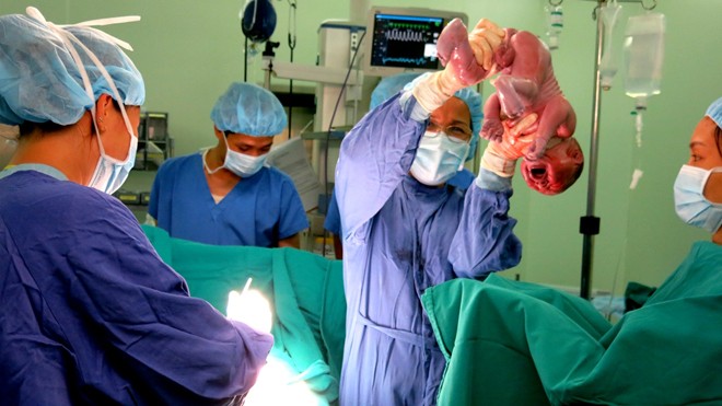 Bé Nguyễn Hoàng An chào đời trong niềm vui vỡ òa của các bác sỹ Bệnh viện Đa khoa Quốc tế Vinmec