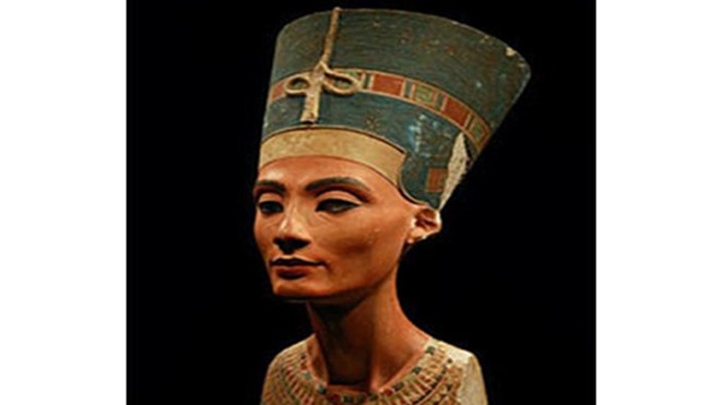 Bức tượng bán thân của Nữ hoàng Nefertiti hiện được trưng bày tại Bảo tàng Altes, Đức. Ảnh: New World Encyclopedia