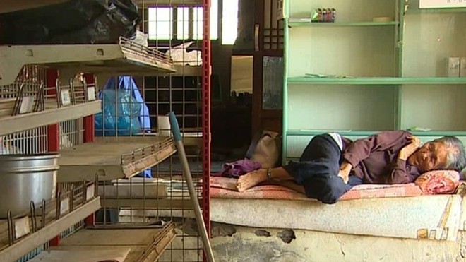 Cụ bà ở làng Jung Myeon trong cuộc khủng hoảng Hàn - Triều hồi tháng 8. Ảnh: CNN