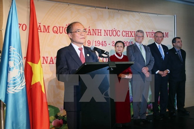 Chủ tịch Quốc hội Nguyễn Sinh Hùng chủ trì buổi chiêu đãi nhân dịp Quốc khánh 2/9. Ảnh: TTXVN