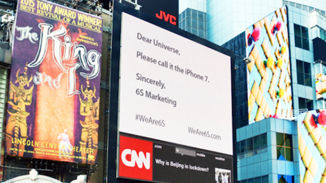 Biển quảng cáo kêu gọi Apple dùng tên iPhone 7 cho smartphone mới.
