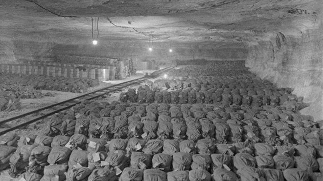 Vàng của Đức Quốc xã giấu trong hầm muối ở thành phố Merkers, Đức. Ảnh: National Archives and Records Administration