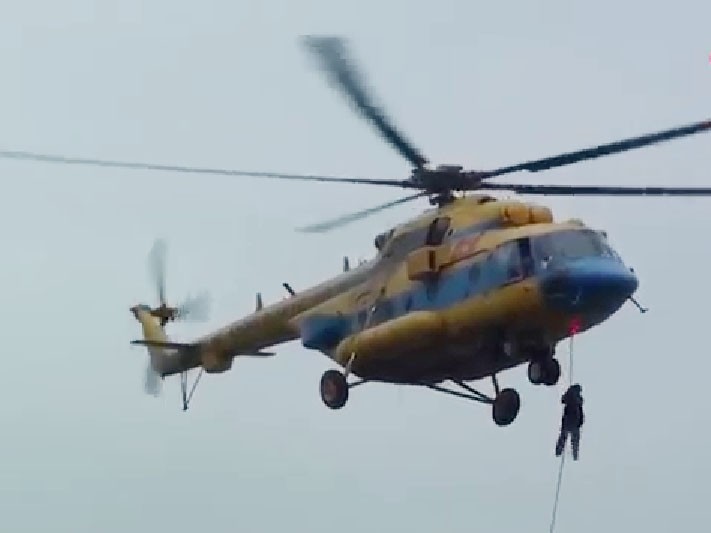  Đặc nhiệm Việt Nam huấn luyện đổ bộ từ trực thăng