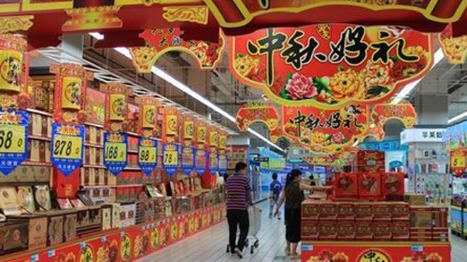 Khu bán bánh trung thu trong một siêu thị ở tỉnh Chiết Giang. Ảnh: JHPD