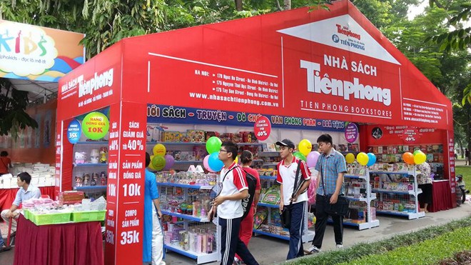 Nhà sách Tiền Phong hút khách tại Triển lãm – Hội chợ sách quốc tế 2015.