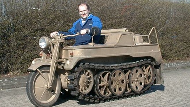 Kettenkrad với thiết kế đặc biệt khi kết hợp giữa môtô và xe tăng.