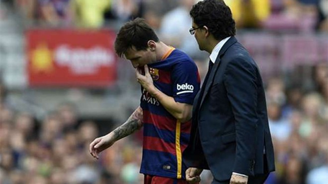 Messi sẽ không thể thi đấu nhiều trận quan trọng của Barca cho đến cuối tháng 11. Ảnh: Reuters