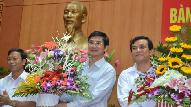 Ông Nguyễn Ngọc Quang (giữa) được bầu làm Bí thư tỉnh ủy Quảng Nam nhiệm kỳ 2010 – 2015 thay ông Lê Phước Thanh. Ảnh: L.T