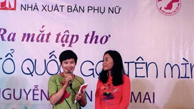 Nhà thơ Nguyễn Phan Quế Mai, vẫn được biết đến với tư cách tác giả của bài thơ “Tổ quốc gọi tên mình”.