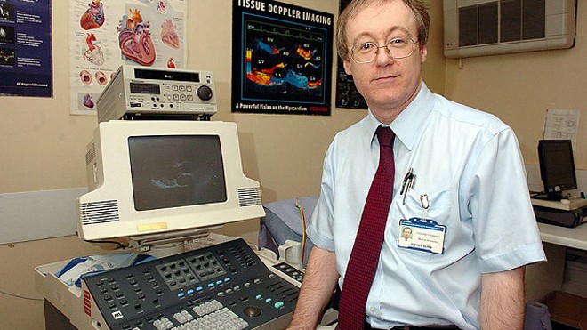 Bác sĩ tim mạch 53 tuổi Steven Burn. Ảnh: Cavendish Press