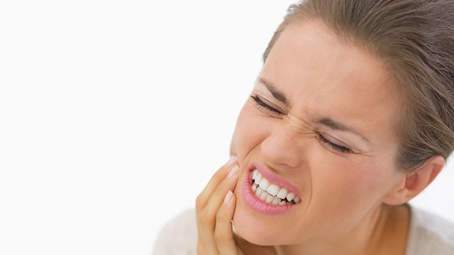Nguyên nhân và cách điều trị chảy máu chân răng