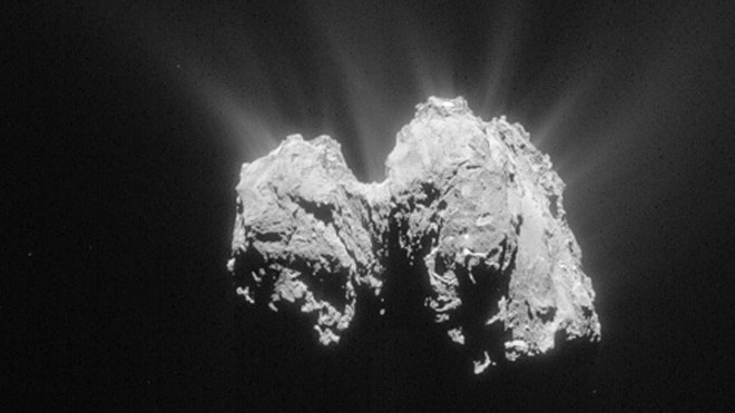 Sao Chổi 67P Churyumov-Gerasimenko chụp từ tàu vũ trụ Rosetta hôm 3/5. Ảnh: ESA