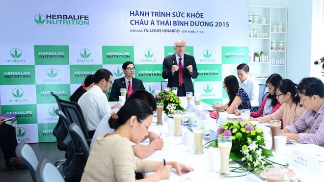 TS. Louis Ignarro chia sẻ về lợi ích của Ô-xít Nitric trong Hành trình Sức khỏe Châu Á Thái Bình Dương 2015 tại Việt Nam