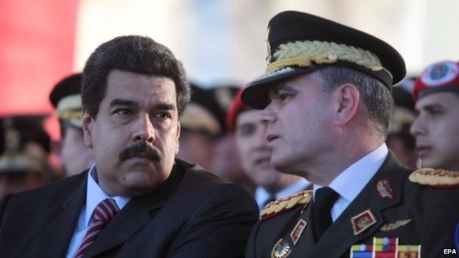 Bộ trưởng Quốc phòng Venezuela Vladimir Padino (phải) và Tổng thống Nicolas Maduro (Ảnh: BBC)